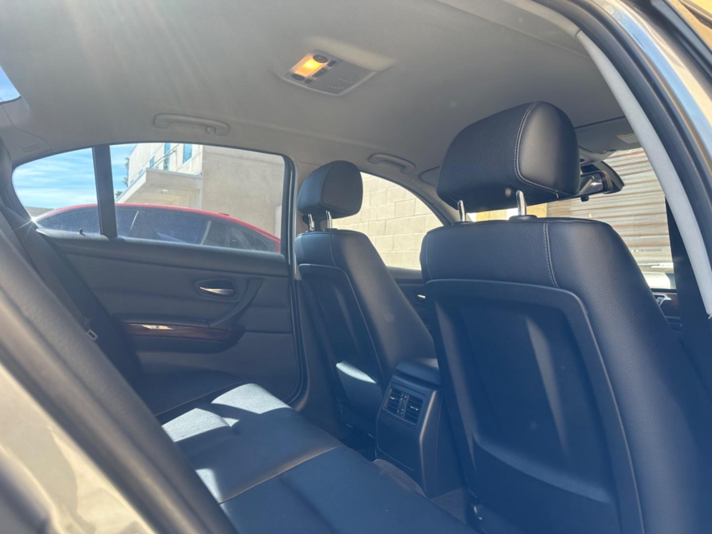 2011 Gray /Black BMW 3-Series leather (WBAPH7C51BE) with an 3.0 6 cylinder engine, Automatic transmission, located at 30 S. Berkeley Avenue, Pasadena, CA, 91107, (626) 248-7567, 34.145447, -118.109398 - Leather! Moon-roof! This 2011 BMW 3-Series 328i comes well equipped. Looking for a reliable ride but struggling with bad credit? Our dealership has got you covered with our impressive selection of used vehicles, including the sleek and stylish 2011 BMW 328. With its powerful inline 6-cylinder engin - Photo#16